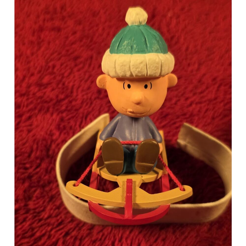 1995 Hallmark Keepsake Linus on Sled Peanuts Gang #3 Ornament w/ Box